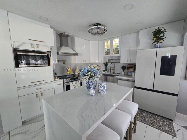 15201 SW 177th Ter, Miami, FL 33187