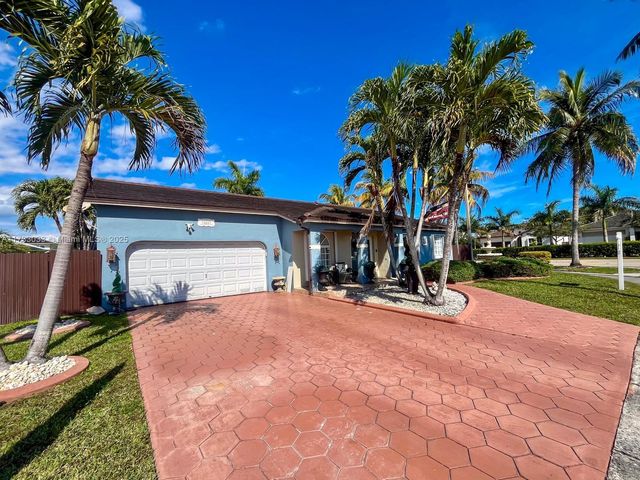 15201 SW 177th Ter, Miami, FL 33187