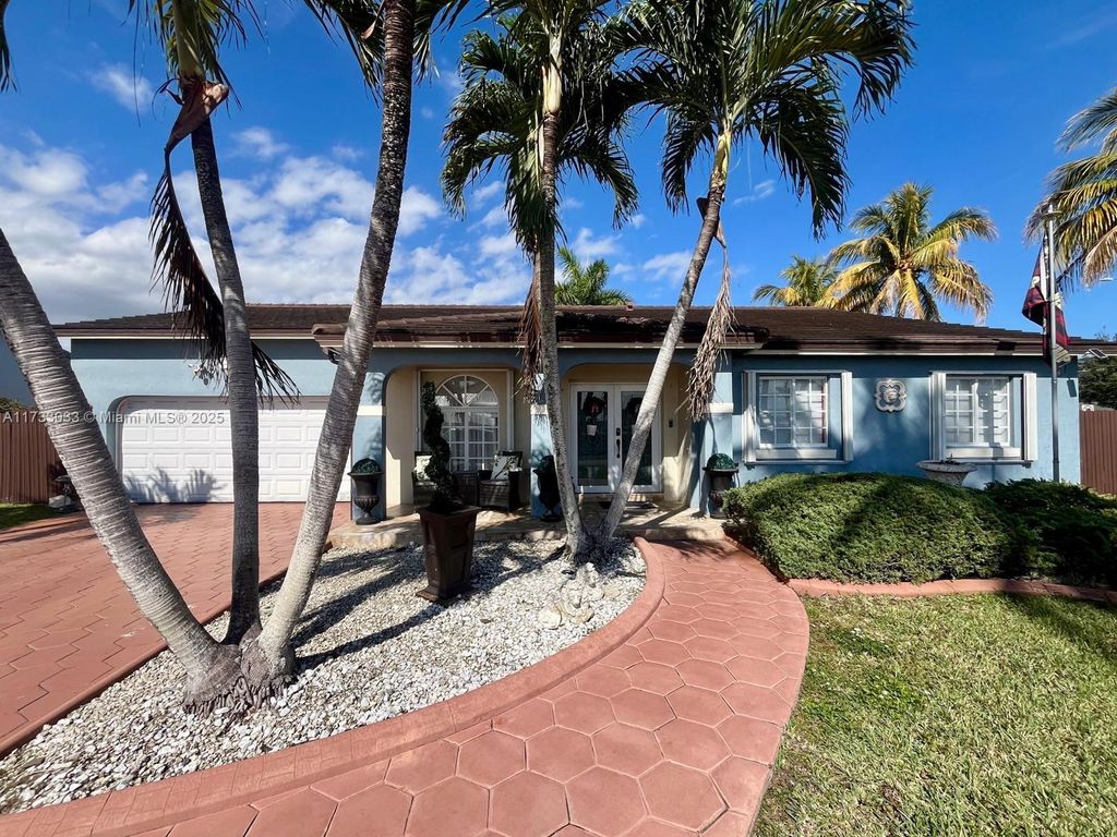 15201 SW 177th Ter, Miami, FL 33187