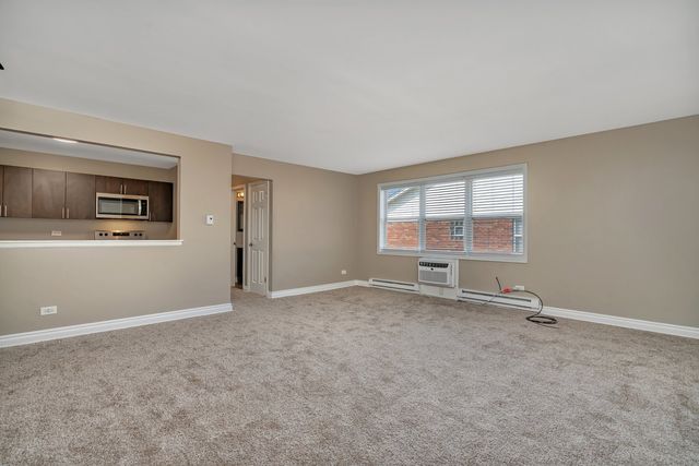 19 Briar Street 36, Glen Ellyn, IL 60137