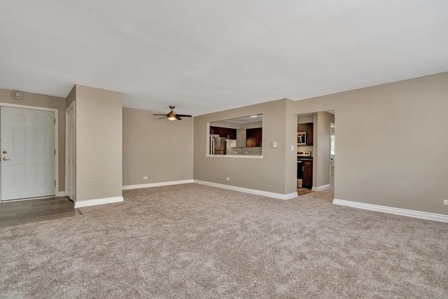 19 Briar Street 36, Glen Ellyn, IL 60137