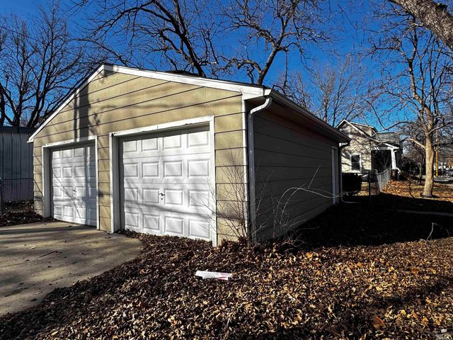 1001 Moro Street, Manhattan, KS 66502