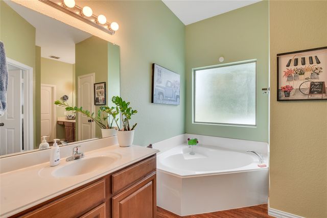 190 Emerald Drive, Weatherford, TX 76087
