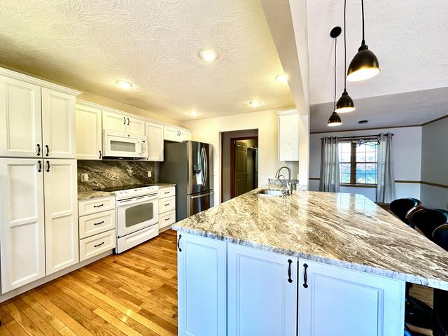 2282 W Camino Alto Street, Springfield, MO 65810