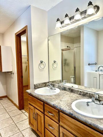 2282 W Camino Alto Street, Springfield, MO 65810