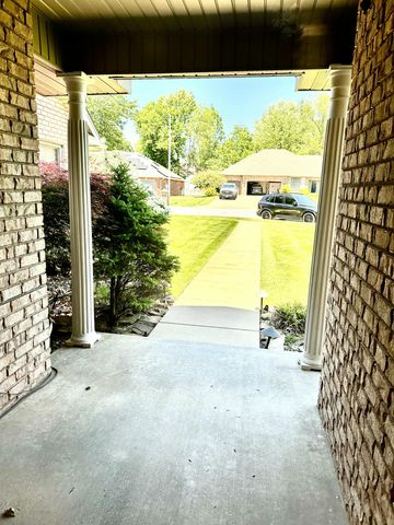 2282 W Camino Alto Street, Springfield, MO 65810