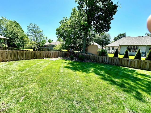 2282 W Camino Alto Street, Springfield, MO 65810