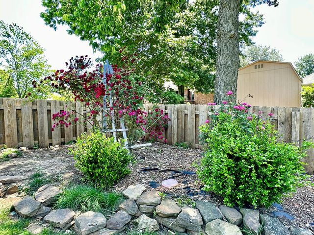 2282 W Camino Alto Street, Springfield, MO 65810