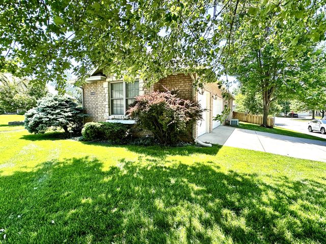 2282 W Camino Alto Street, Springfield, MO 65810
