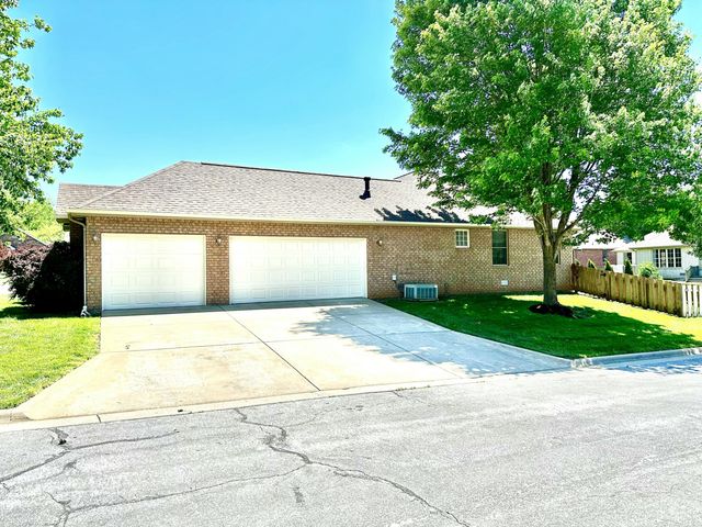 2282 W Camino Alto Street, Springfield, MO 65810