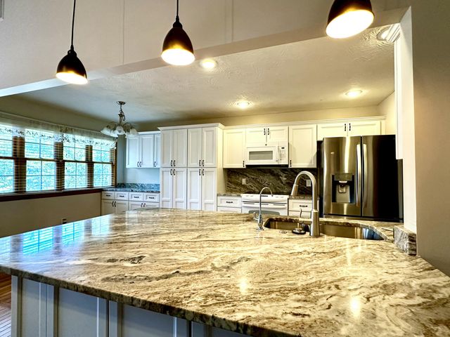 2282 W Camino Alto Street, Springfield, MO 65810