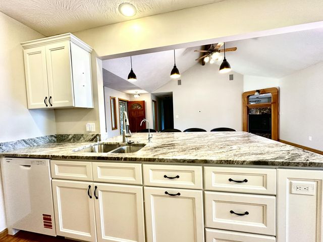 2282 W Camino Alto Street, Springfield, MO 65810