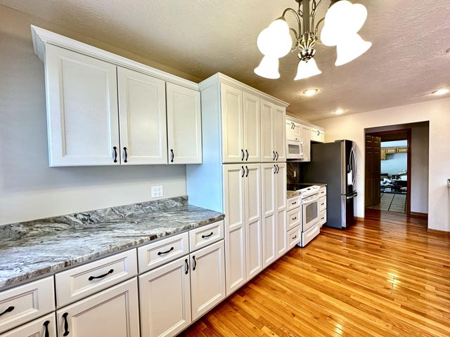 2282 W Camino Alto Street, Springfield, MO 65810