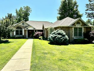2282 W Camino Alto Street, Springfield, MO 65810