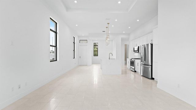 375 SE Via Sangro, Port St. Lucie, FL 34952