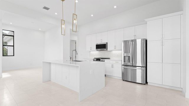 375 SE Via Sangro, Port St. Lucie, FL 34952