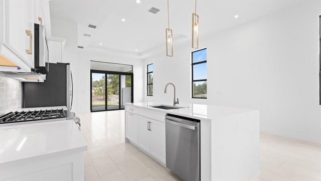 375 SE Via Sangro, Port St. Lucie, FL 34952