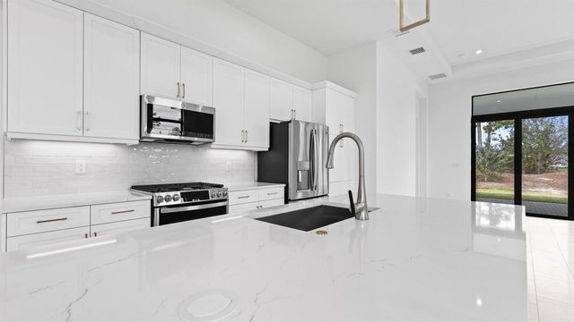 375 SE Via Sangro, Port St. Lucie, FL 34952