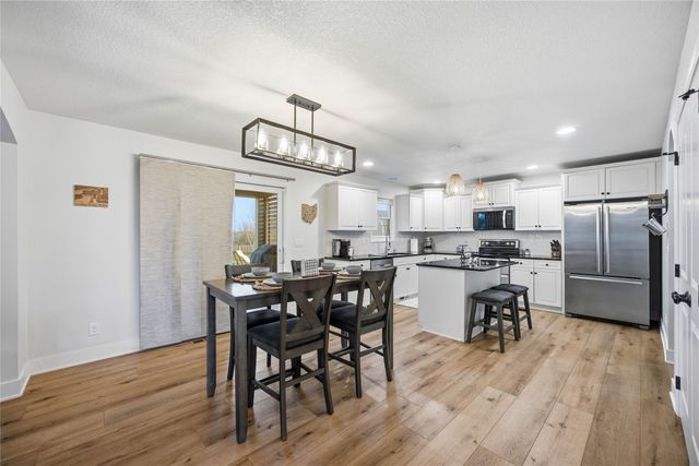 211 SW Oakmont Drive, Ankeny, IA 50023