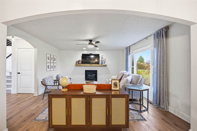 211 SW Oakmont Drive, Ankeny, IA 50023