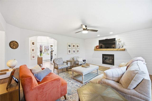 211 SW Oakmont Drive, Ankeny, IA 50023