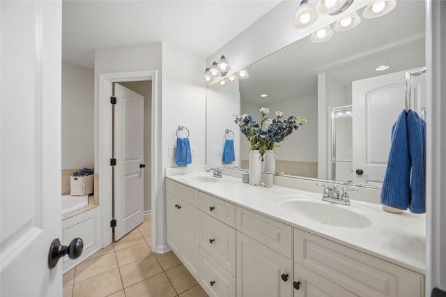 211 SW Oakmont Drive, Ankeny, IA 50023