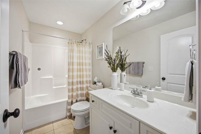 211 SW Oakmont Drive, Ankeny, IA 50023