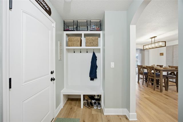 211 SW Oakmont Drive, Ankeny, IA 50023