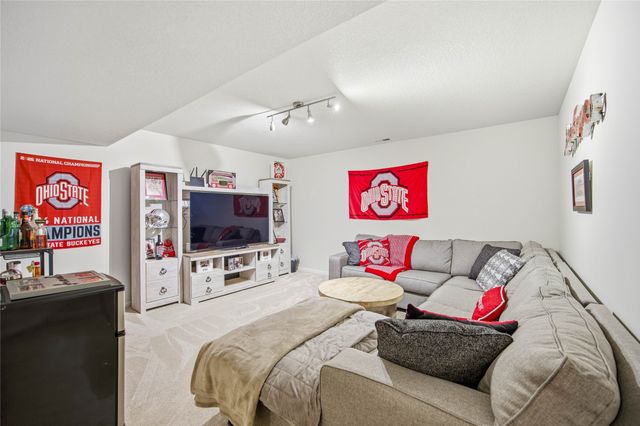 211 SW Oakmont Drive, Ankeny, IA 50023