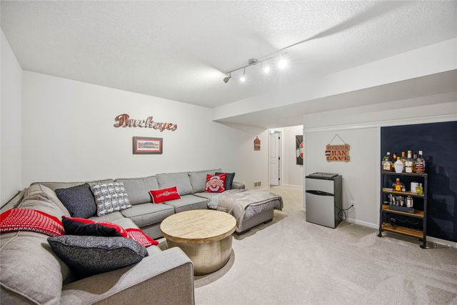 211 SW Oakmont Drive, Ankeny, IA 50023