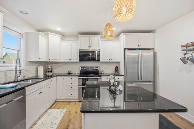 211 SW Oakmont Drive, Ankeny, IA 50023