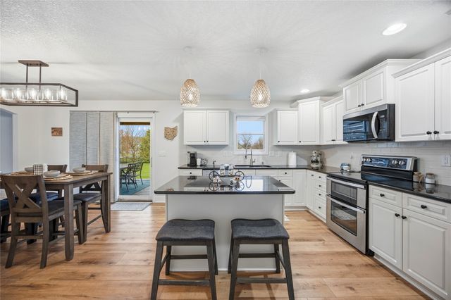 211 SW Oakmont Drive, Ankeny, IA 50023