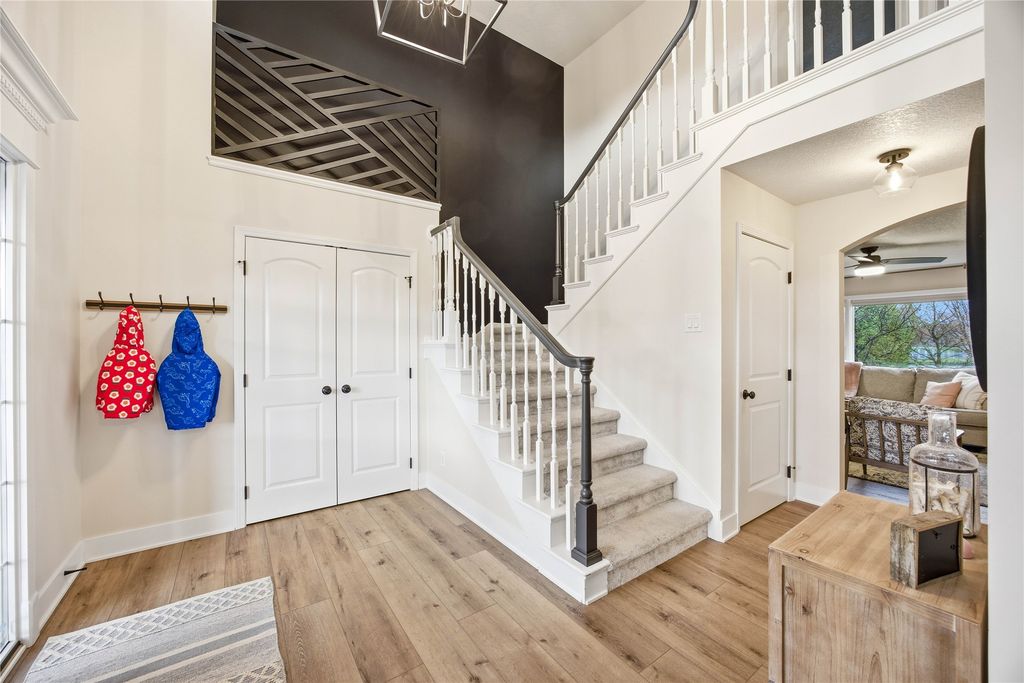 211 SW Oakmont Drive, Ankeny, IA 50023