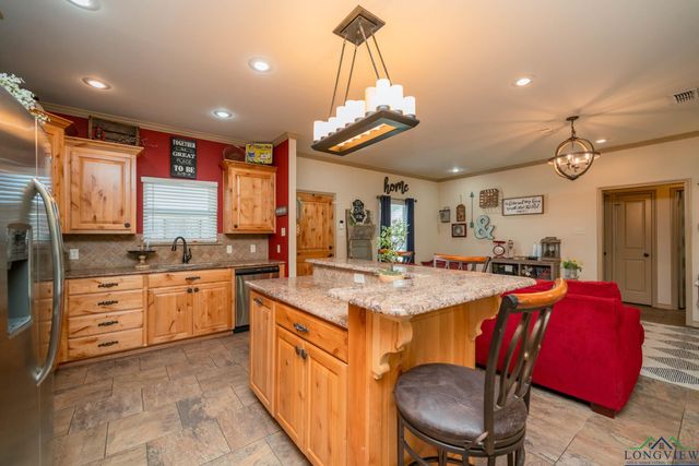 233 Collins Ct., Gladewater, TX 75647