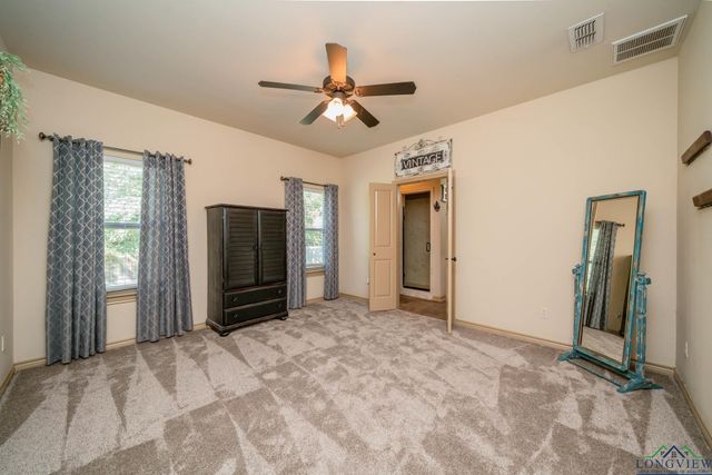 233 Collins Ct., Gladewater, TX 75647