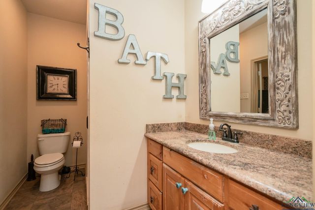 233 Collins Ct., Gladewater, TX 75647