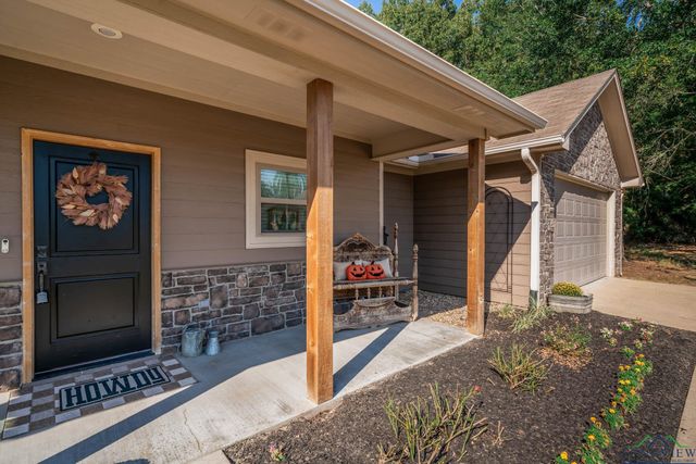 233 Collins Ct., Gladewater, TX 75647