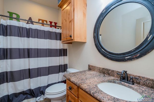 233 Collins Ct., Gladewater, TX 75647