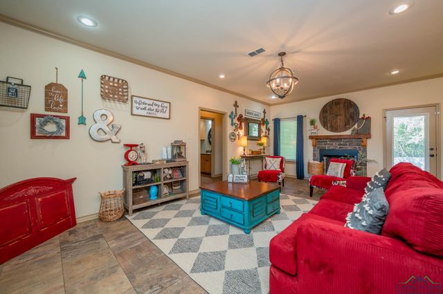 233 Collins Ct., Gladewater, TX 75647