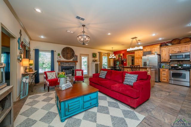 233 Collins Ct., Gladewater, TX 75647