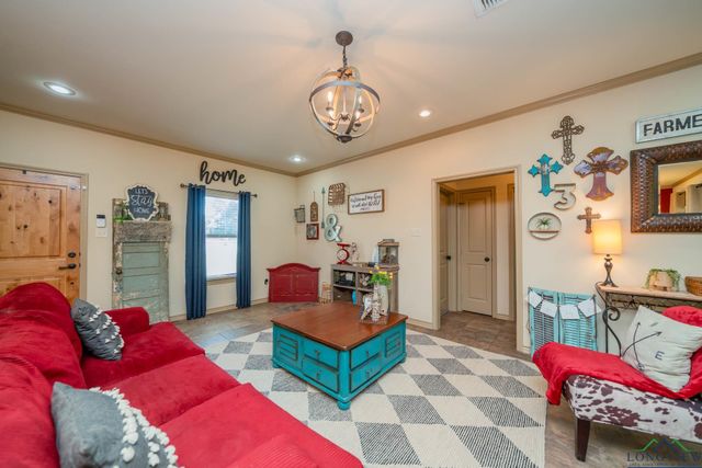 233 Collins Ct., Gladewater, TX 75647