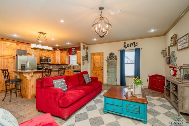 233 Collins Ct., Gladewater, TX 75647