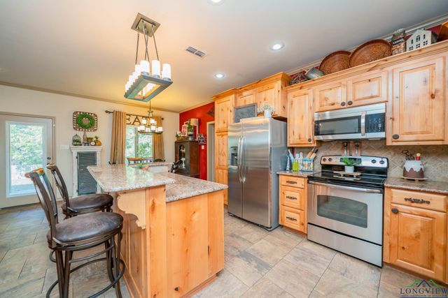 233 Collins Ct., Gladewater, TX 75647