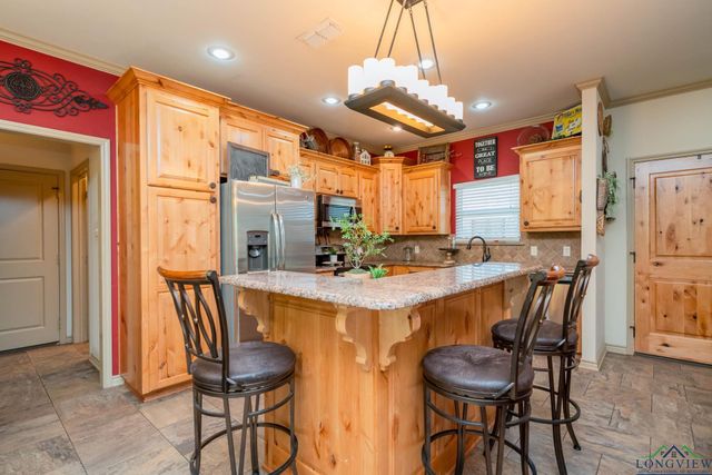 233 Collins Ct., Gladewater, TX 75647