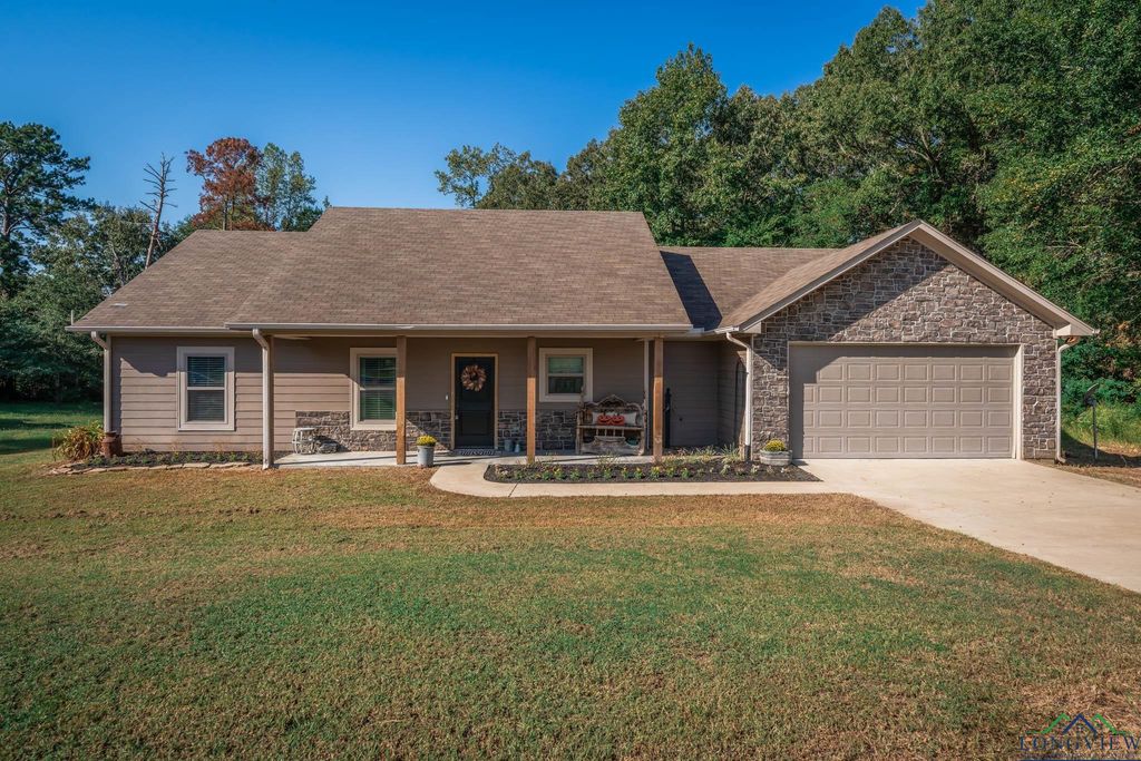 233 Collins Ct., Gladewater, TX 75647