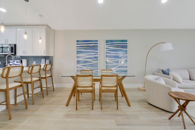 523 Club Drive, Palm Beach Gardens, FL 33418