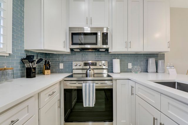 523 Club Drive, Palm Beach Gardens, FL 33418