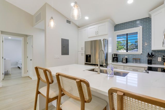 523 Club Drive, Palm Beach Gardens, FL 33418