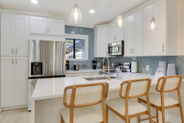 523 Club Drive, Palm Beach Gardens, FL 33418