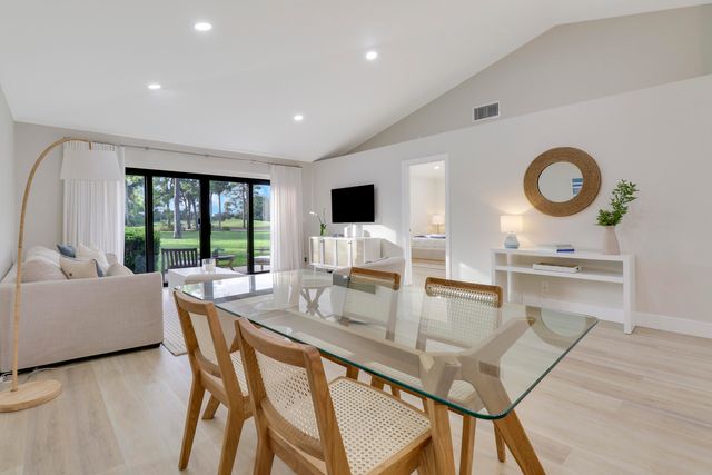 523 Club Drive, Palm Beach Gardens, FL 33418